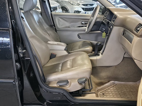 Volvo V70 6 of 8