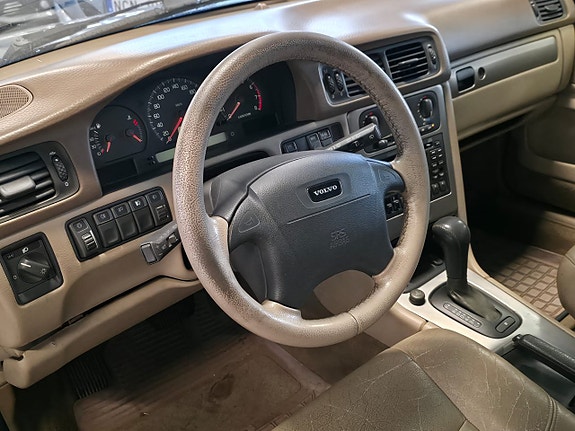 Volvo V70 7 of 8