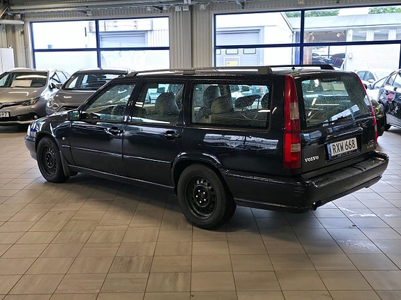 Volvo V70 3 of 8