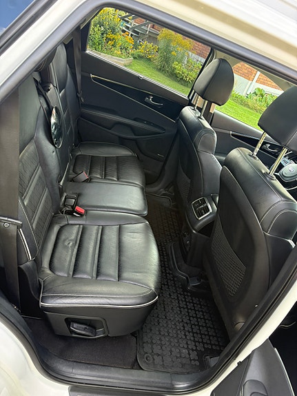 Kia Sorento 15 of 21