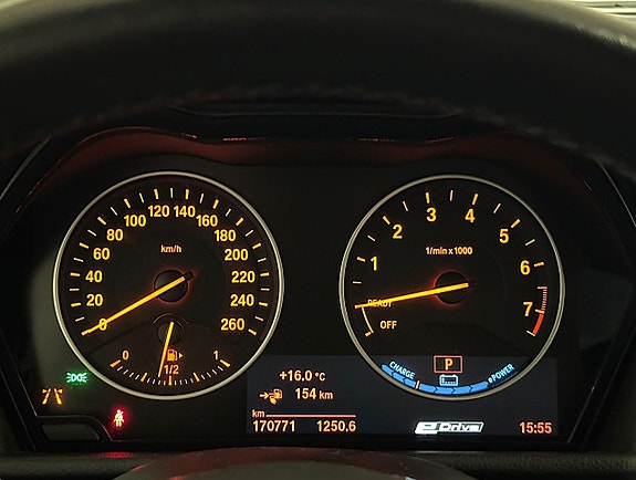 BMW 225xe 26 of 26