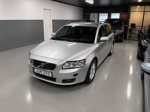 Volvo V50 2 of 13