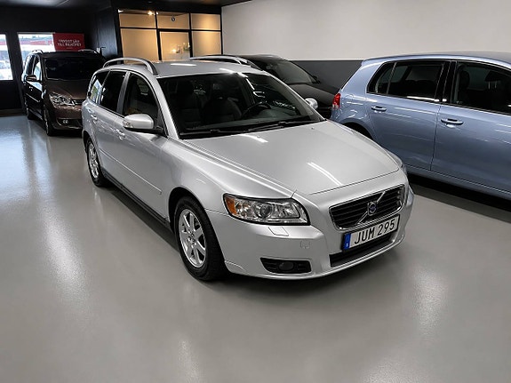 Volvo V50 3 of 13