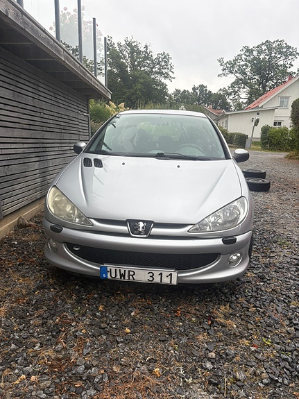 Peugeot 206 2 of 11