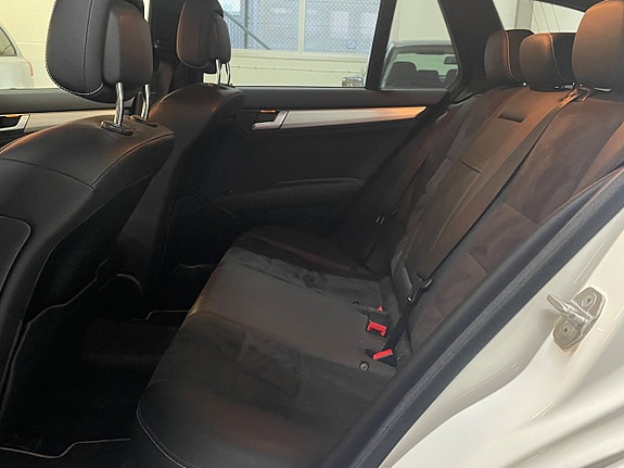 Mercedes-Benz C220 24 of 25