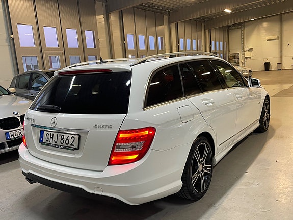 Mercedes-Benz C220 11 of 25