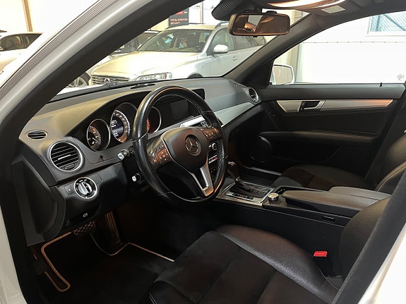 Mercedes-Benz C220 25 of 25