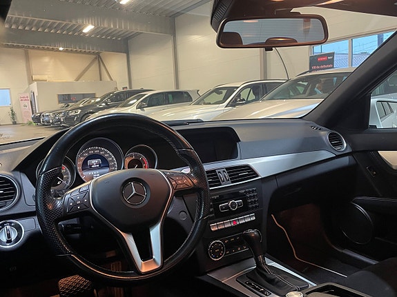 Mercedes-Benz C220 23 of 25
