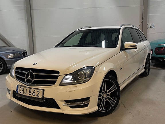 Mercedes-Benz C220 2 of 25