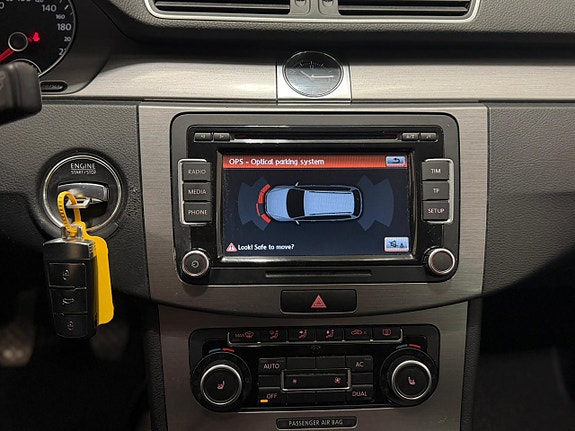 Volkswagen Passat 18 of 20
