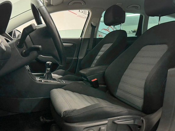 Volkswagen Passat 14 of 20