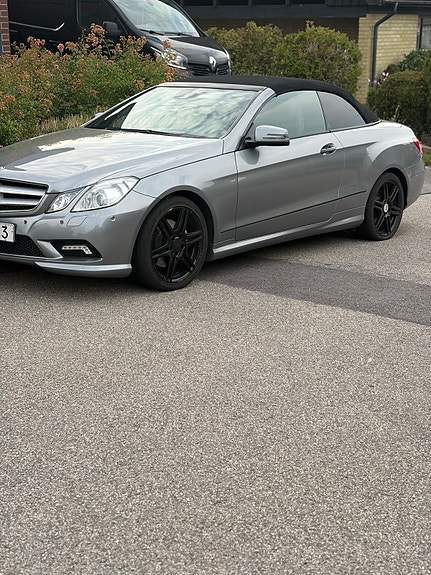 Mercedes-Benz E250 2 of 15