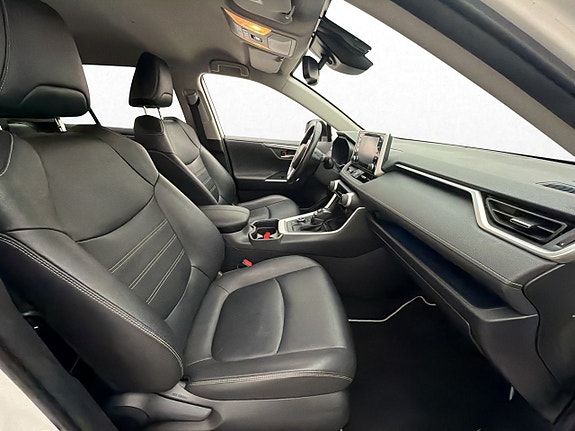 Toyota RAV4 16 of 30