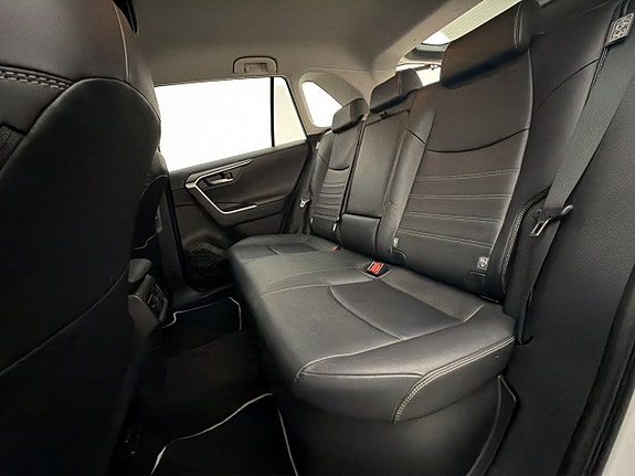 Toyota RAV4 18 of 30