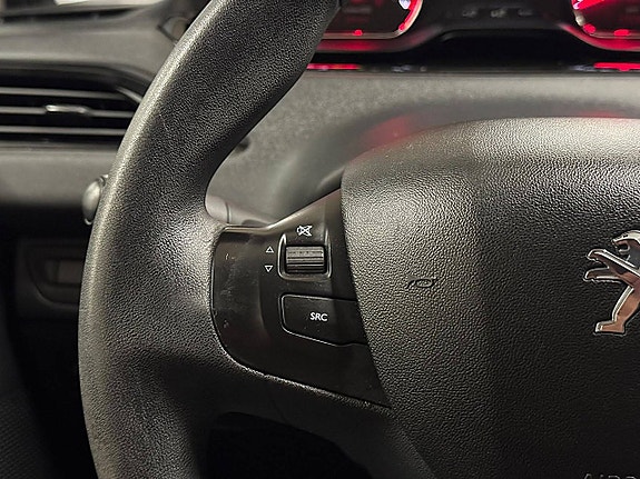 Peugeot 208 15 of 23