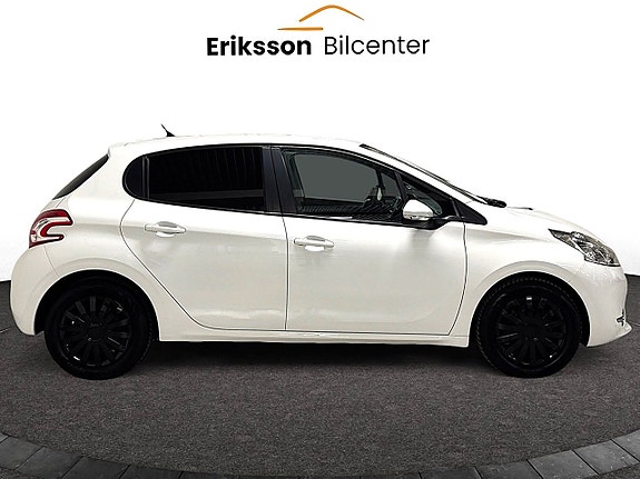Peugeot 208 8 of 23