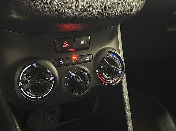 Peugeot 208 17 of 23