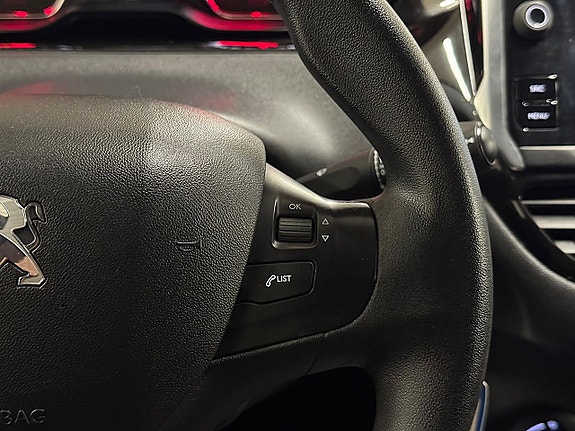 Peugeot 208 16 of 23