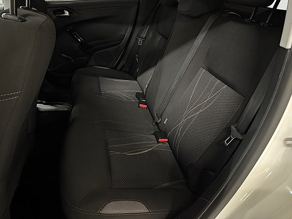 Peugeot 208 19 of 23