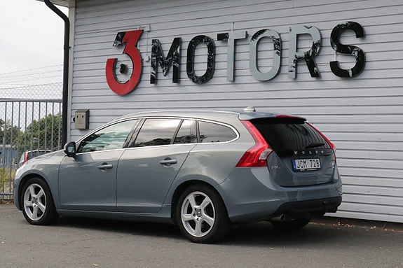 Volvo V60 4 of 17