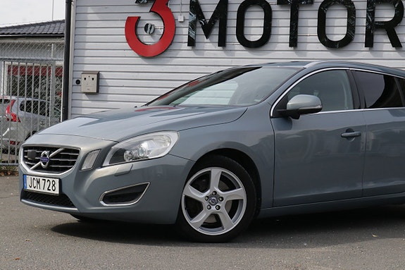 Volvo V60 2 of 17