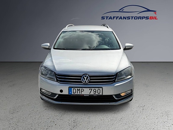 Volkswagen Passat 2 of 9