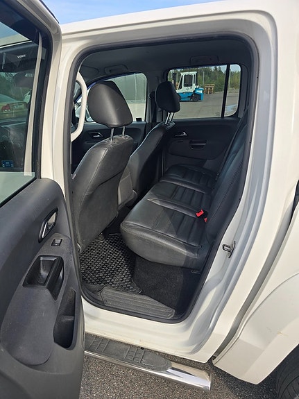 Volkswagen Amarok 9 of 16