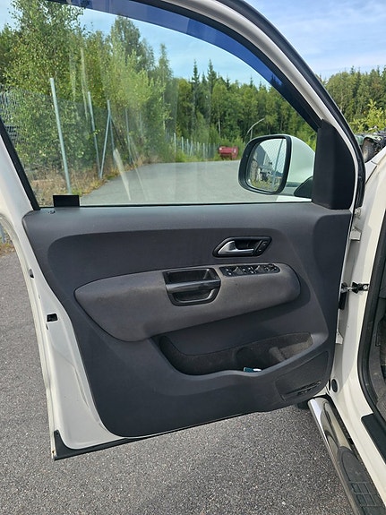Volkswagen Amarok 14 of 16