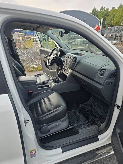 Volkswagen Amarok 13 of 16