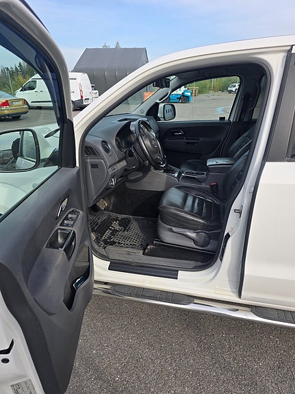 Volkswagen Amarok 10 of 16