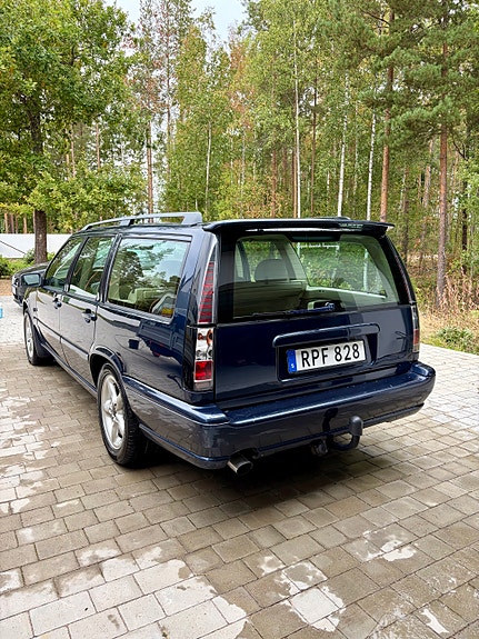 Volvo V70 2 of 10