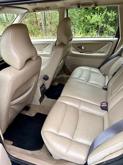 Volvo V70 4 of 10
