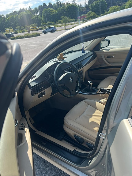 BMW 318i 6 of 9