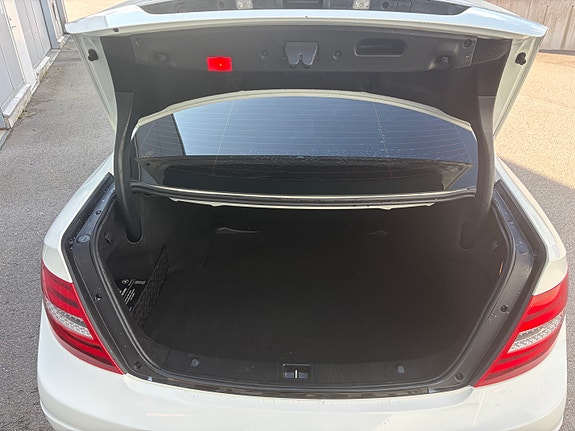Mercedes-Benz C180 9 of 10