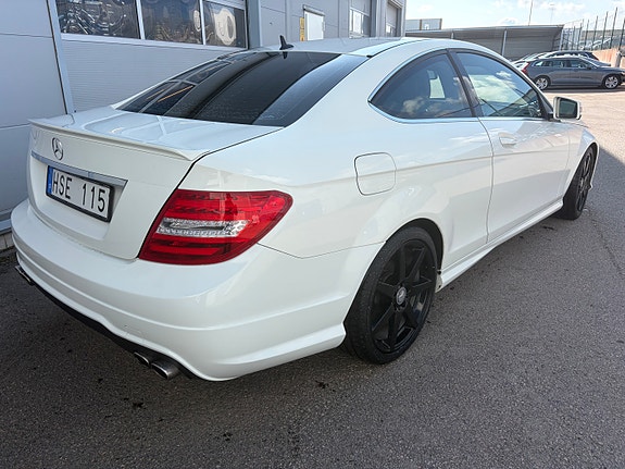 Mercedes-Benz C180 2 of 10