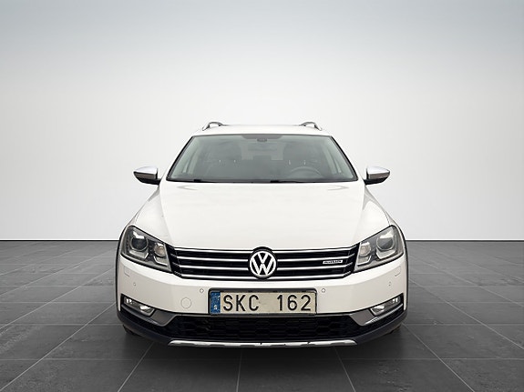 Volkswagen Passat Alltrack 7 of 16