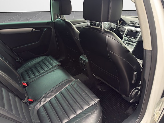 Volkswagen Passat Alltrack 15 of 16