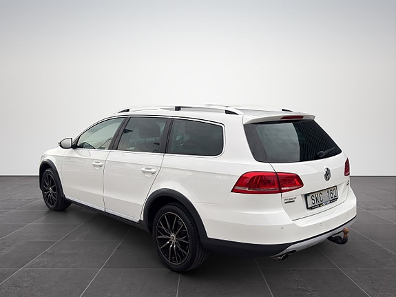 Volkswagen Passat Alltrack 3 of 16