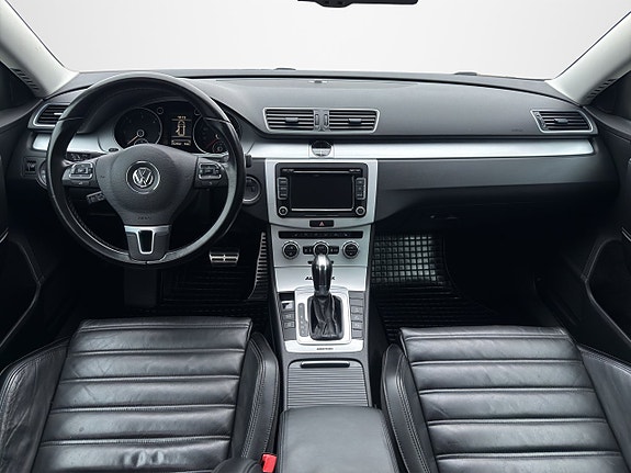 Volkswagen Passat Alltrack 13 of 16