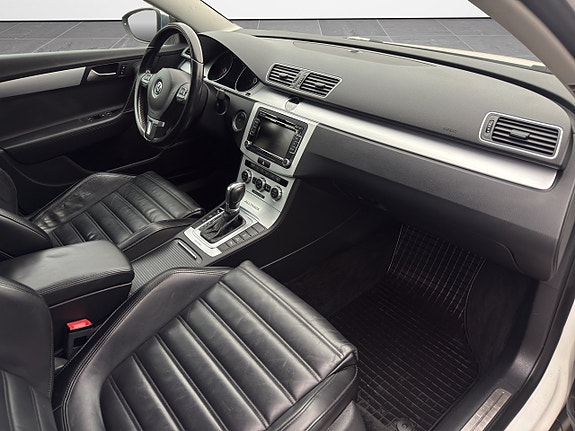 Volkswagen Passat Alltrack 11 of 16