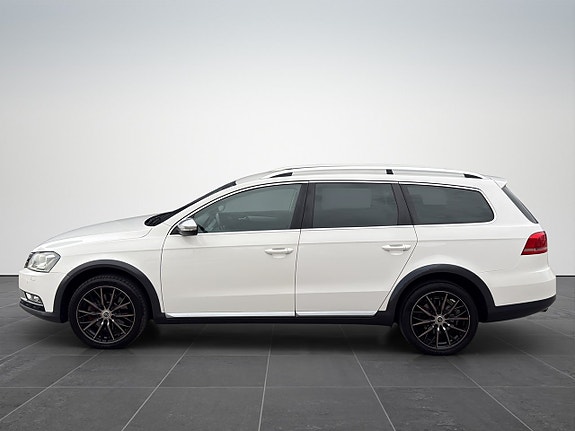 Volkswagen Passat Alltrack 2 of 16