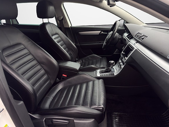 Volkswagen Passat Alltrack 12 of 16