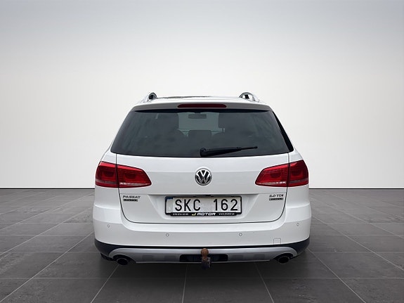 Volkswagen Passat Alltrack 8 of 16