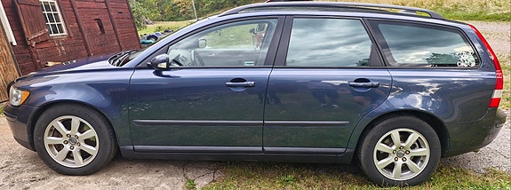 Volvo V50 2 of 11