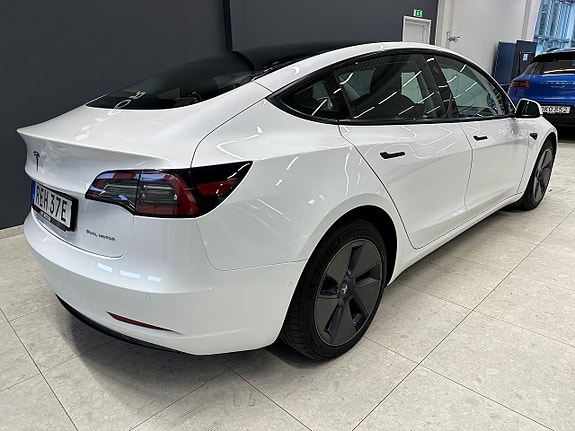 Tesla Model 3 9 of 22