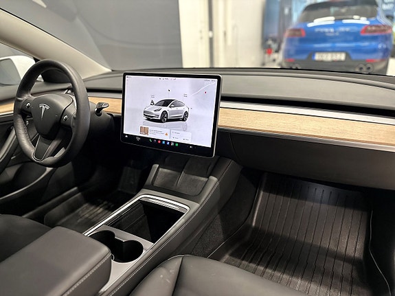 Tesla Model 3 11 of 22