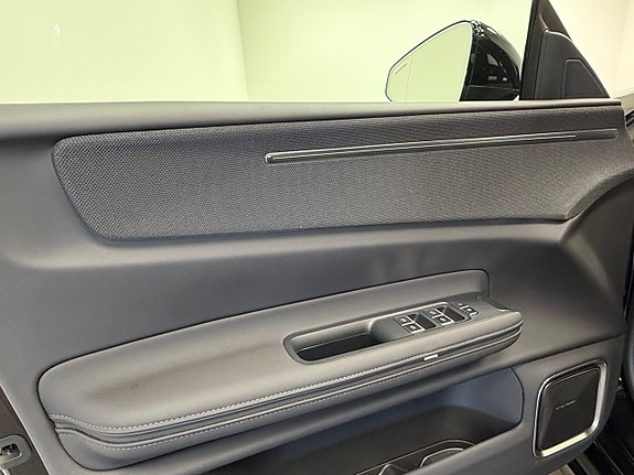 Polestar 4 8 of 22