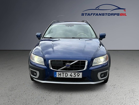 Volvo XC70 2 of 13
