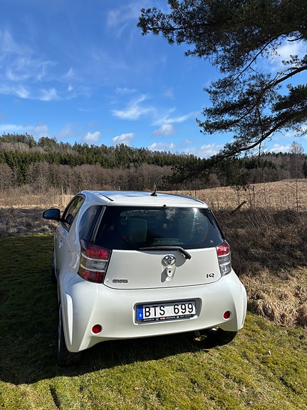 Toyota IQ 3 of 3