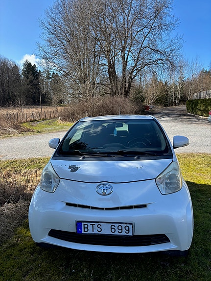 Toyota IQ 2 of 3